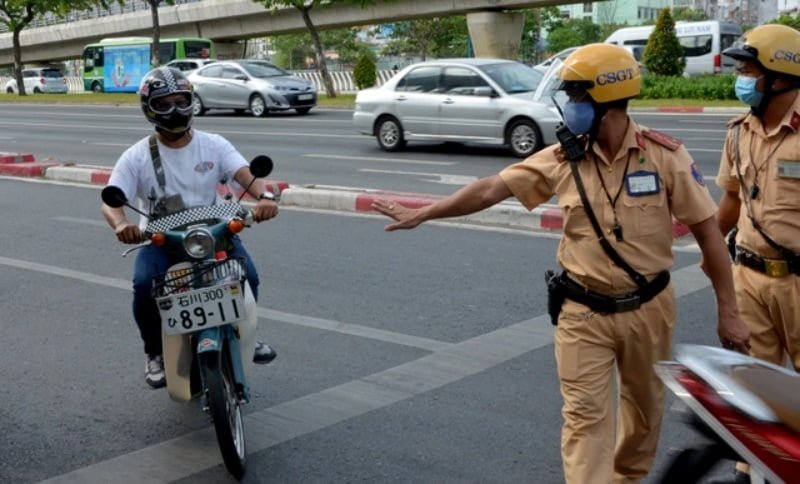 Mộng thấy công an giao thông cứu người bị đuối nước là cho thấy mối quan hệ tình cảm đang rạn nứt